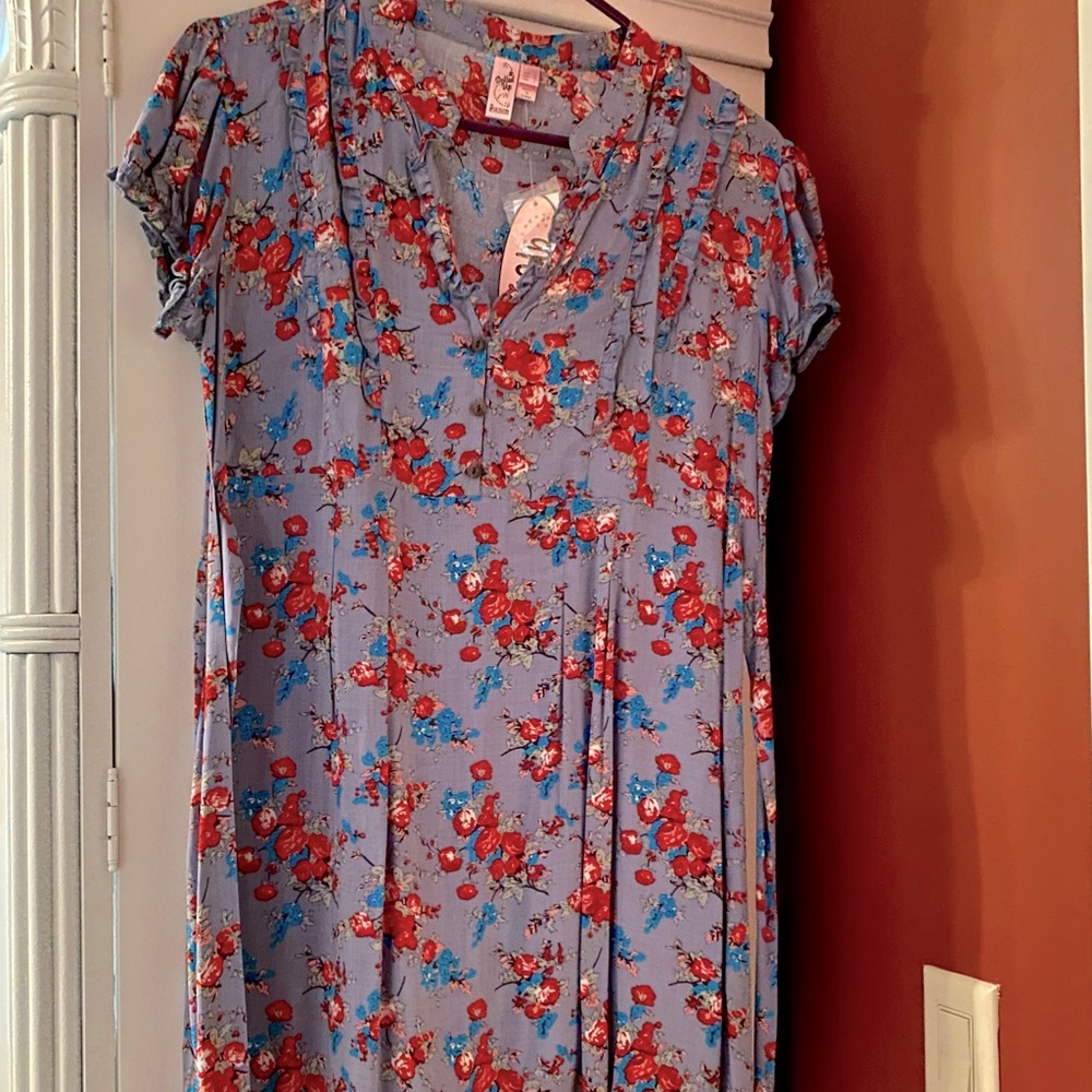 Fang size L blue floral top, NWT